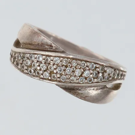 Ring med vita stenar stl:19 bredd 4-8,5mm Silver 925/1000 Vikt: 5,3 g