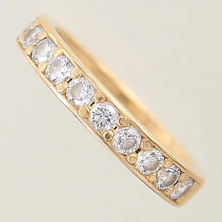 Ring med diamant totalt 0,60ctv enligt gravyr stl:16¼ bredd 3,5mm gravyr 18K Vikt: 4,4 g