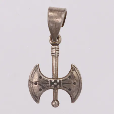 Hänge längd ca 24mm, bredd ca 13mm 925/1000 silver Vikt: 1,6 g