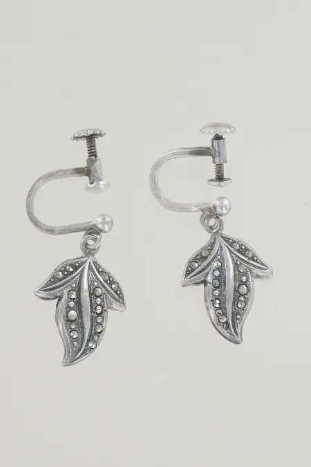 Ett par örhängen med markasiter längd 2 cm silver Vikt: 4,1 g