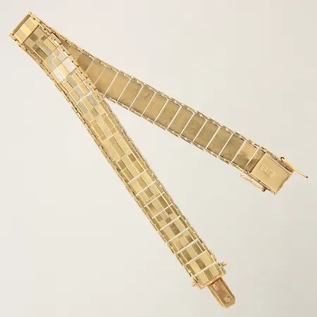 Armband längd19,5cm bredd 10mm ojämnheter i länk 18K Vikt: 12,9 g