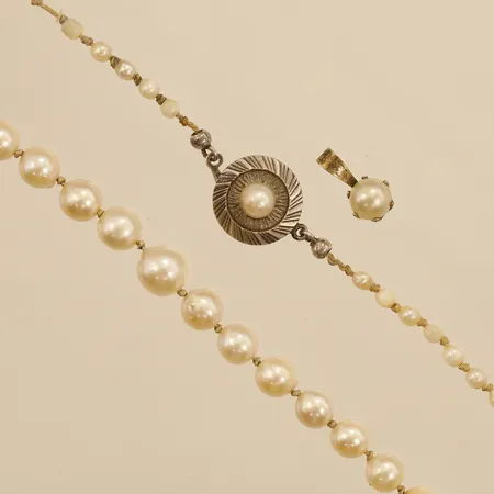 Pärlcollier och hänge defekta slitage silver Vikt: 0 g