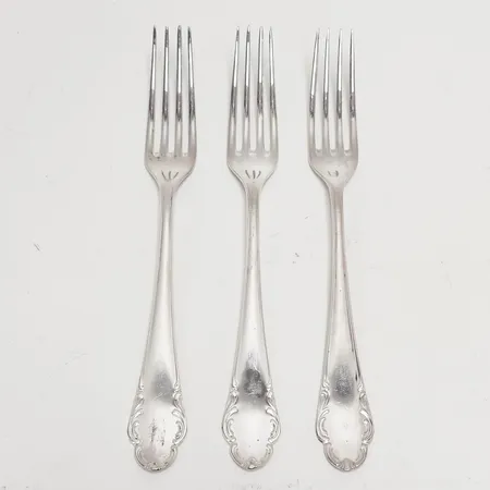 3 Matgafflar modell: Haga, längd: 213mm, svenska stämplar, något missfärgade, silver 830/1000 Vikt: 151,9 g