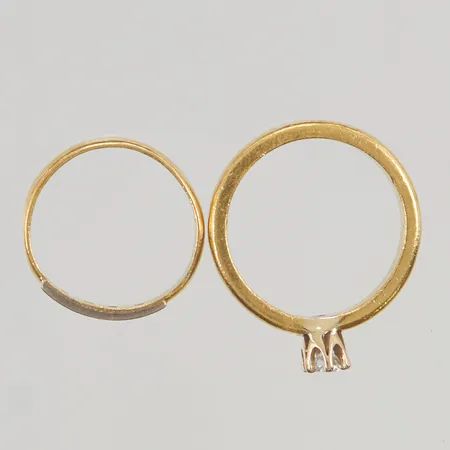 Ringar graverade, diamanter 1x ca 0,23ct,  4x 0,02ct, 23K 11,5g.