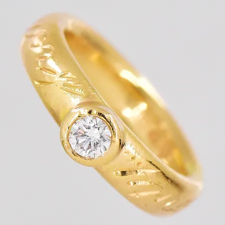 Ring From Here to Eternity Efva Attling diamant ca 0,16ct stl:16 bredd 4,6mm 18K Vikt: 8,3 g