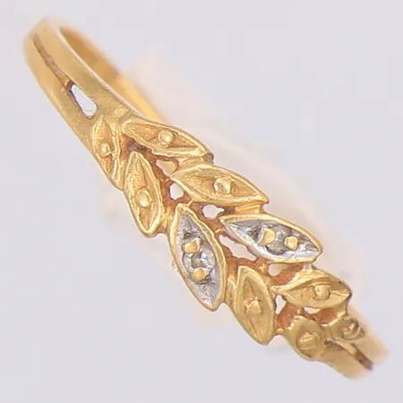 Ring diamanter 2 x ca 0,005ct stl:16½, avklippt, kattfot 18K Vikt: 1,3 g