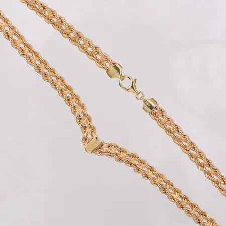 Collier dubbelradig Cordell längd 45,5cm, bredd 6,2-8,3mm, en brusten sammanlödning, GHA, 18K Vikt: 12,4 g