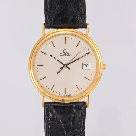 Herrur Omega 18K quartz Ø32mm, datum, originalarmband i läder längd 18cm bredd 17mm, yrkesgravyr, sliten box