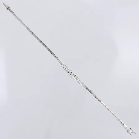 Armband vitguld halvstelt diamanter 2 x ca 0,08ct + 4 x ca0,05ct + 6 x ca0,03ct, 0,55ctv enligt gravyr, längd 18,5cm bredd 5mm, kattfot 18K Vikt: 9,1 g