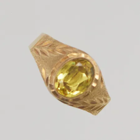 Ring med sten stl17 bredd:3,2-9,7mm 21K 1,6g.