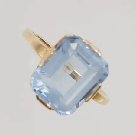 Ring med sten, stl18 bredd:1,65-14mm 18K 5,3g.
