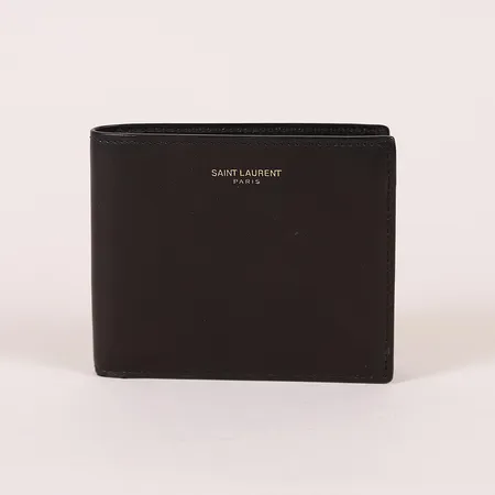Plånbok Yves Saint Laurent East/West Bifold, svart kalvskinn, 11.5x9.5x1.5cm, serie-nr: GBL396307 1116, visst färgbortfall, åldersbetingat bruksslitage.
