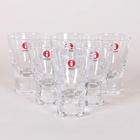 Sex snapsglas Aarne Ittala, höjd 7,5cm, klarglas, etikettmärkta, formgiven av Göran Hongell, en kartong med plats för två Skickas med paket.