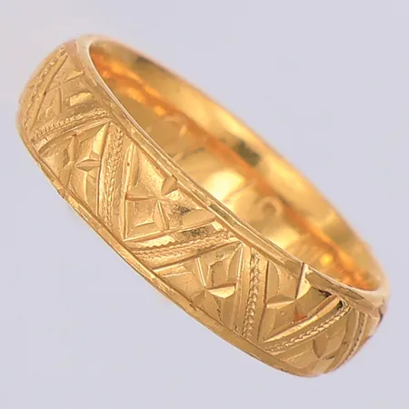 Ring mönstrad stl:15¼, gravyr, 22K Vikt: 4,5 g