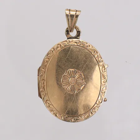 Hänge medaljong, höjd 39,3mm bredd 23,9mm, repor, sliten spetsögla, limrester invändigt, 14K Vikt: 6,6 g