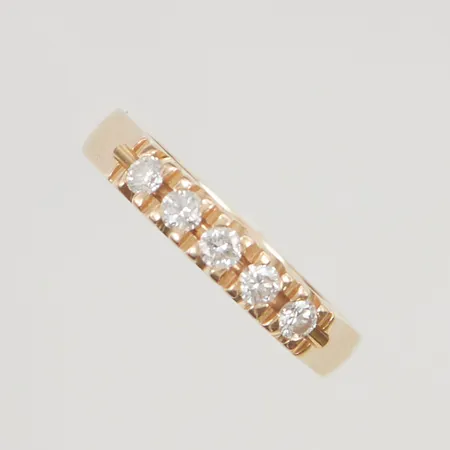 Ring, stl15 bredd:3,3mm med diamanter 5x ca 0,04ct, 18K 4,0g.