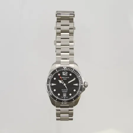 Herrur Certina DS Action Chronometer, stål, quartz, datum, 43mm, ref: C032451A, serienummer: WSPKLS91MLE, certifikat från december 2022. Extra länkbit, Behöver nytt batteri, Klockan i mycket fint skick.