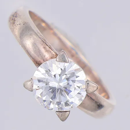 Ring vit sten stl:17½, silver 925/1000 Vikt: 4,2 g