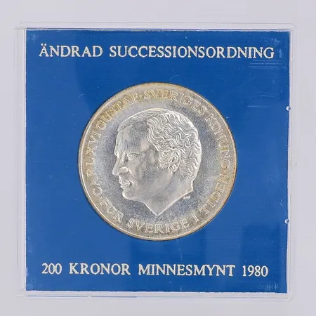 Minnesmynt Carl XVI Gustaf ändrad successionsordning 1980, nominellt värde 200kr, etui, silver 925/1000 Vikt: 27,1 g Vikt: 27,1 g