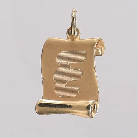 Hänge bokstav E längd ca 24,3mm, bredd 14,7mm, mindre repor. 14K Vikt: 0,9 g
