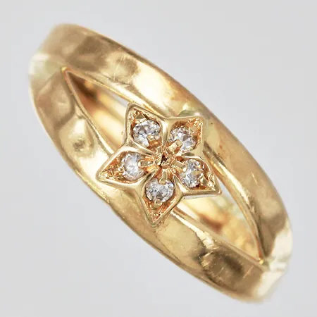 Ring med vita stenar stl: ca 16 defekt bucklig 18K Vikt: 1,2 g