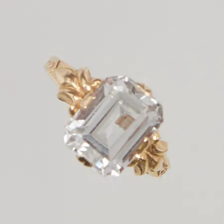 Ring med sten stl16,5 bredd:1,7-10,1mm 18K 2,2g.