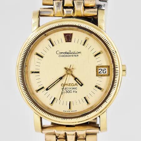 Herrur Omega Constellation Electronic Ø 36,5mm F300Hz chronometer stål, datum graverad boett defekt krona fungerar ej stållänk inga tillbehör