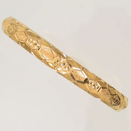 Armring omkrets 19cm bredd 7mm, 21K 10,5g Vikt: 10,5 g