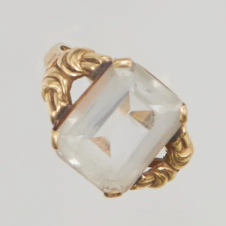 Ring med sten stl:16,5 bredd:2-13mm 18K 4,0g.
