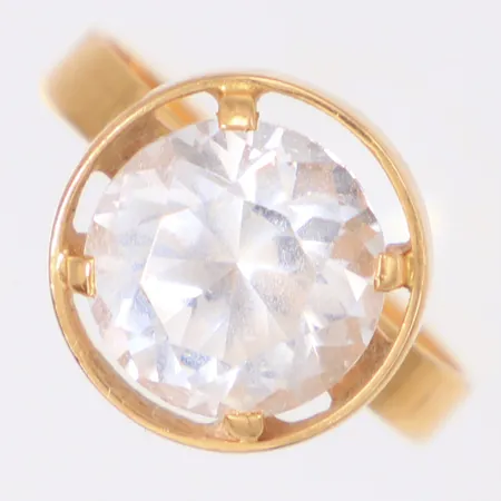 Ring med bergkristall stl:17, bredd 12,4mm, Pettersson Ab Olof Stockholm 1969, 18K Vikt: 3,6 g