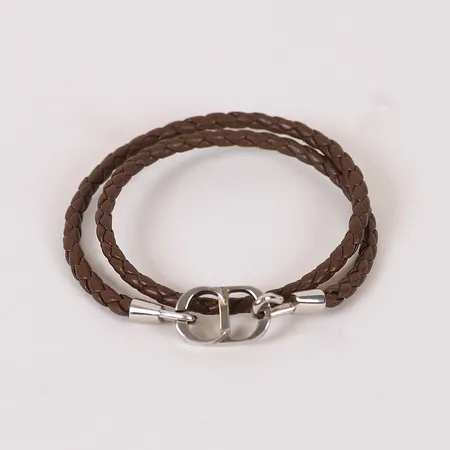 Armband Christian Dior CD Icon, ljusbrunt skinn med beslag i metall, Ø60mm, ref-nr: B1973, manual, tagg, dustbag, etui.