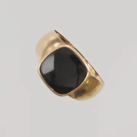 Klackring med onyx skadad skena 18K 3,3g.