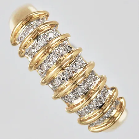 Ring med diamanter ca 21x0,005ct åttkantslipade stl: ca 17¾ bredd: ca 2-7mm TV Tv-Shop Europe Ab Stockholm 18K Vikt: 3,1 g