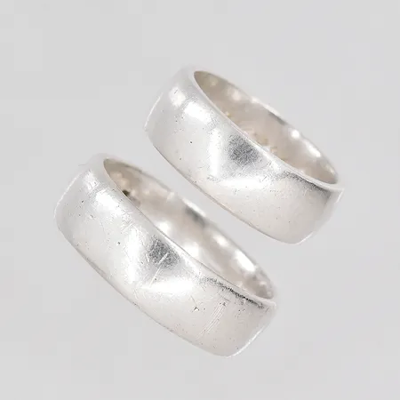 2 Ringar stl:17 och 19¾ gravyr skev skena silver 925/1000 Vikt: 14,5 g