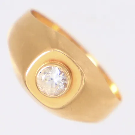 Ring med vit sten stl:16¾, bredd 8,7mm, Petterssons Eftr Juvelerar Ab Joh Stockholm 1968, 18K Vikt: 1,7 g