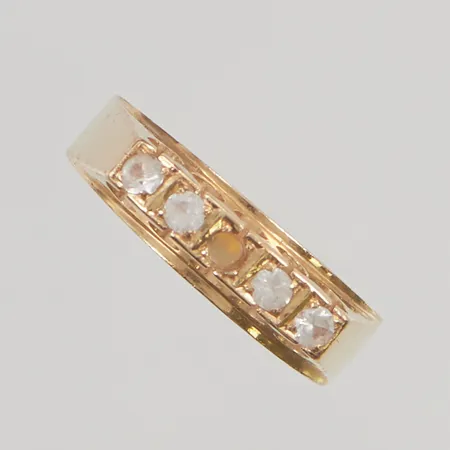 Ring med stenar en sten saknas stl17,5 bredd:3,7-5,6mm 18K 5,4g.
