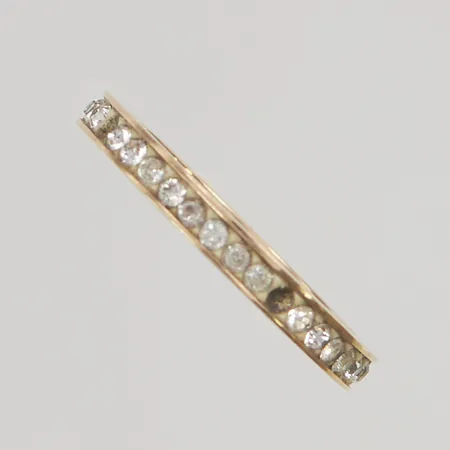 Ring GHA med stenar, en sten saknas stl18 bredd: 2,6mm18K 1,9g.