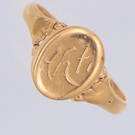 Klackring stl:16½, gravyr, 18K Vikt: 2,4 g