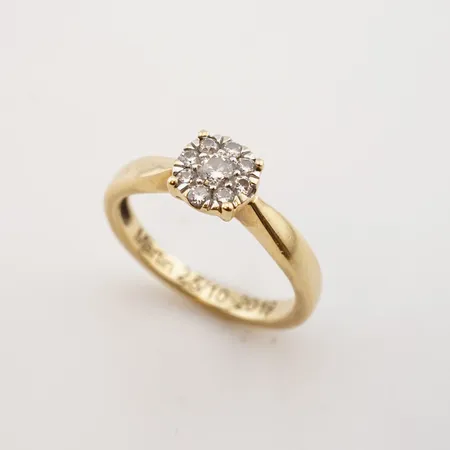 Ring m diamanter, stl 16(59), bredd 6mm, 18k, gravyr Vikt: 3,1 g