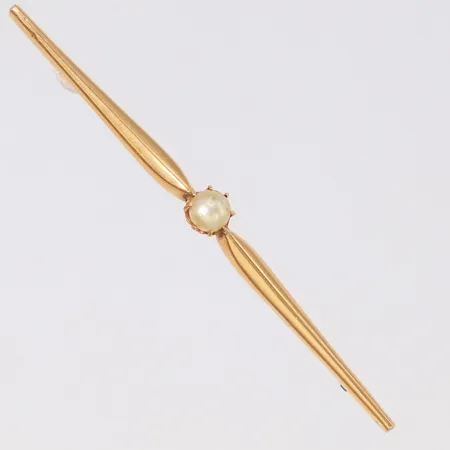 Brosch med pärla längd 60mm, bredd ca 3mm, Joh Petterssons Eftr Juvelerar Ab Stockholm år 1925, 18K Vikt: 1,9 g