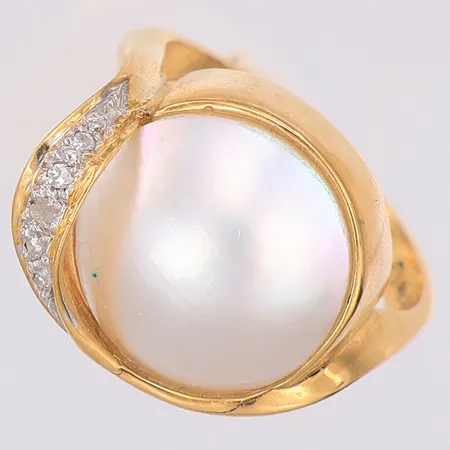 Ring mabépärla Ø12,6mm diamanter 6 x ca 0,01ct stl:16, kattfot 18K Vikt: 7,1 g