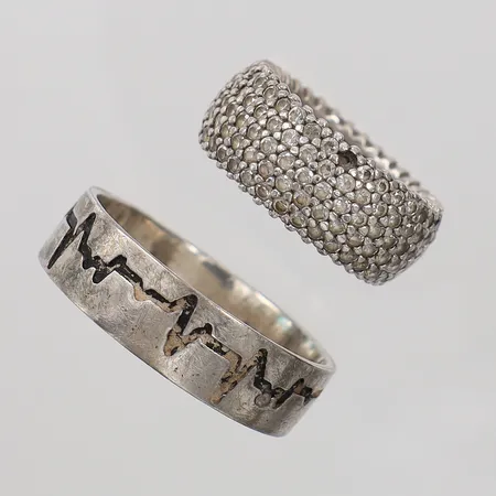 2 Ringar defekta, saknar sten, skev, sliten emalj, 925/1000 silver Vikt: 10,9 g