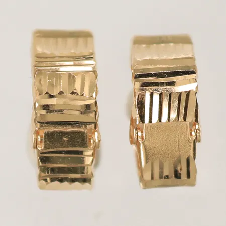Ett par örhängen med mönster, 12mm, bredd 4,6mm 18K  Vikt: 1,6 g