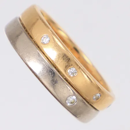 Ring med diamanter 5x ca 0,02-0,03ct stl:19½, bredd 7,6mm, tvåfärgad, gravyr, 18K Vikt: 13,4 g