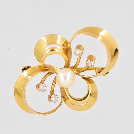 Brosch längd 38mm bredd 28mm pärla Ø 6mm vit sten naggad 18K Vikt: 5,1 g