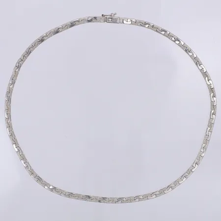Collier halvstelt flätad längd 40,5cm bredd 4mm, kattfot silver 835/1000 Vikt: 16,7 g