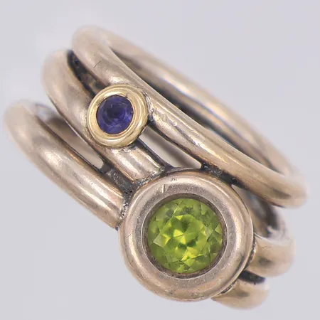 Ring design Pia Rauff peridot tanzanit stl:16½ bredd 12,5mm gulddetalj i 18K, stämplad RA, Danmark, silver 925/1000 Vikt: 13,6 g