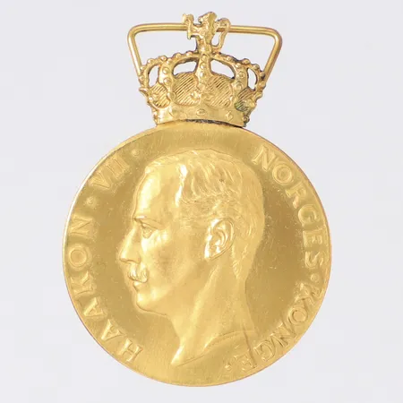 Medalj Haakon VII Norges Konge 18K, fäste i metall, Ø25mm Vikt: 10,8 g