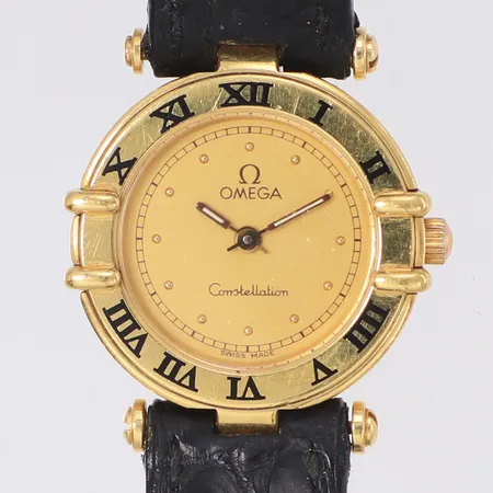 Damur Omega Constellation 18K, quartz, 23mm, referensnr: 595.1080, calnr 1455, serienr:49090938, läderband, slitet, längd inklusive ur ca 18cm, går ej