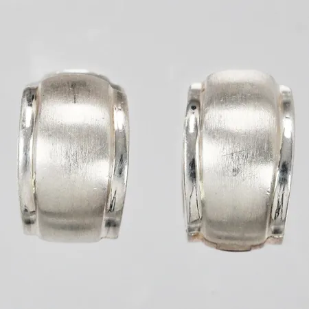 Ett par örhängen ESPRITE Ø ca 1,3cm bredd: ca 8mm 925/1000 silver  Vikt: 6,9 g